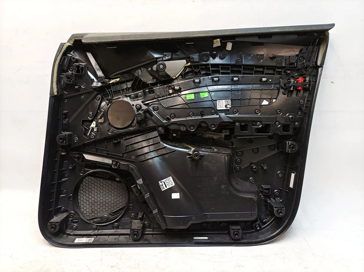 Карта дверей передньої лівої в зборі з підсвічуванням та модулем управління склопідйомниками Audi E-tron 4KL867103F