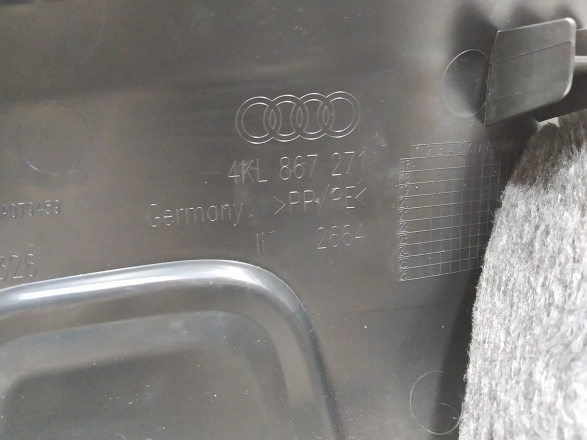 A-pillar trim lower left Audi E-tron 4KL867271