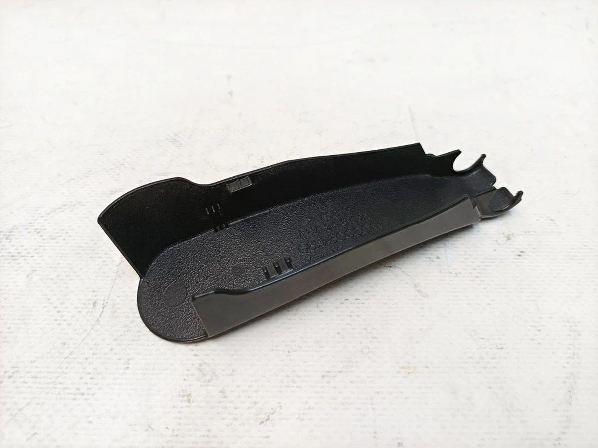 Left windshield wiper arm trim Audi E-tron 4KL955737