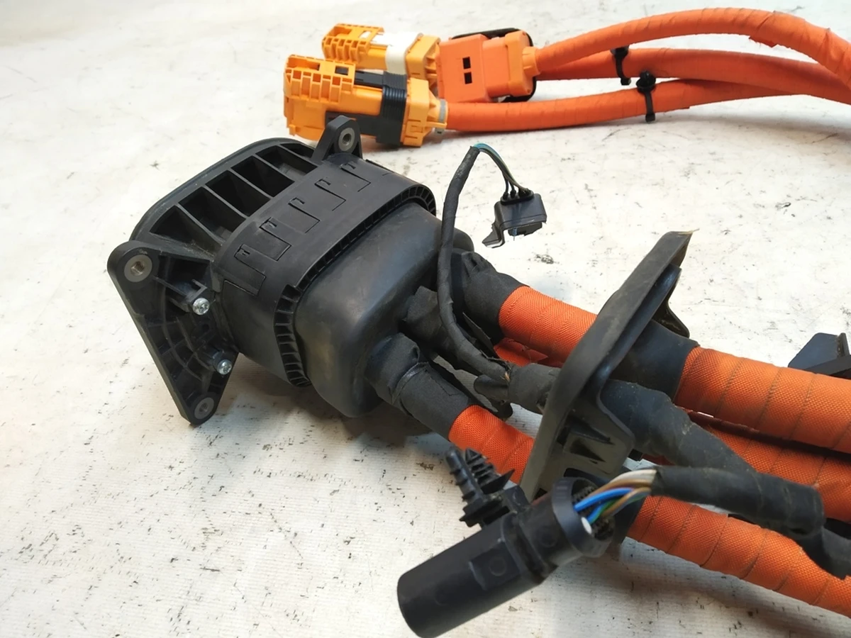 Charging port with high voltage cables and emergency release actuator with damage Audi E-tron 4KL971093H