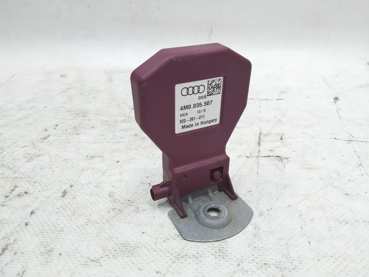 Антенна телефонная левая правая Audi E-tron 4M0035507