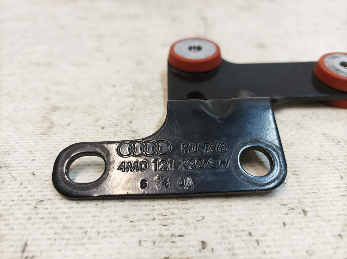 Control valve bracket with rubber support assembly Audi Q7 4M0121233CH