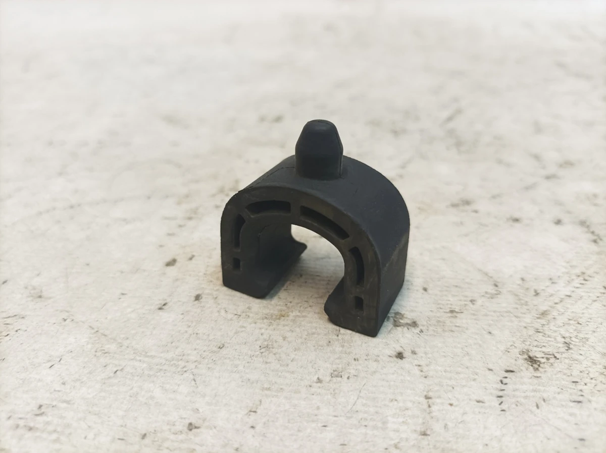 Упор корпусу повітряного фільтра Audi Q7 4M0133567A