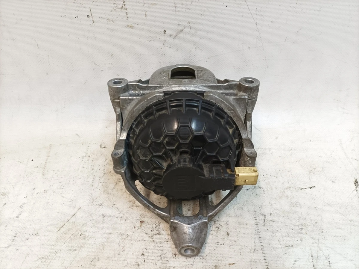 Опора двигуна електрична права із зношеною подушкою Audi Q7 4M0199372ET