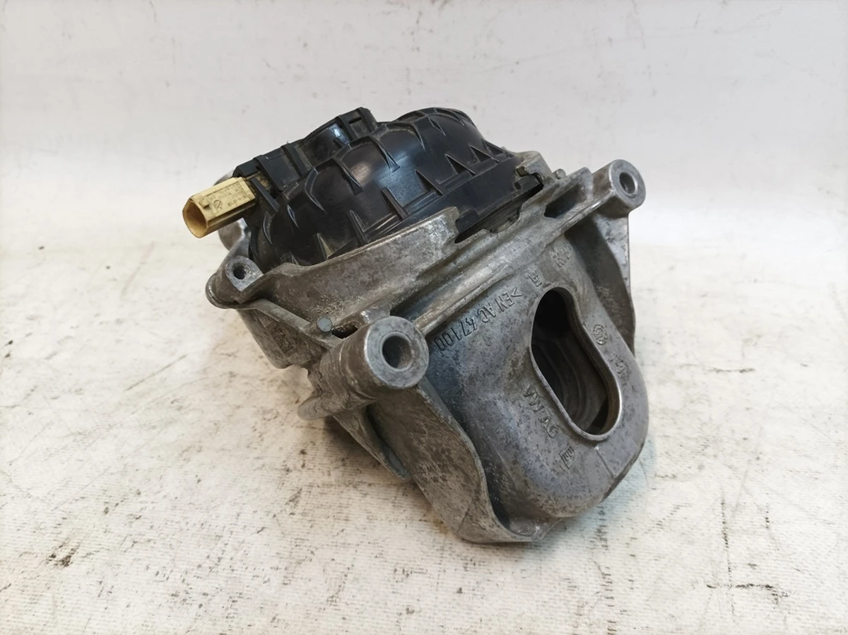 Опора двигуна електрична права із зношеною подушкою Audi Q7 4M0199372ET