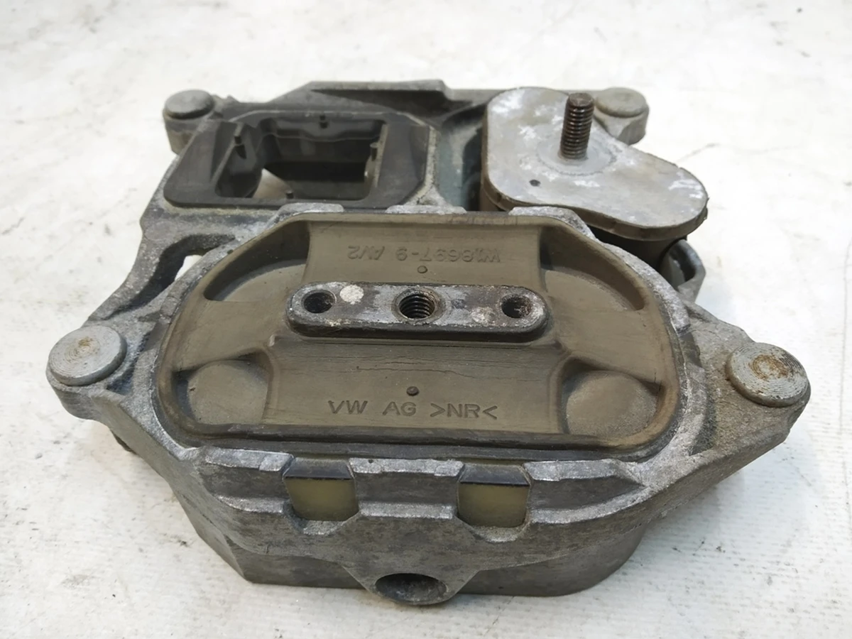 Bracket with silent block transmission support with damage Audi Q7 4M0399153L