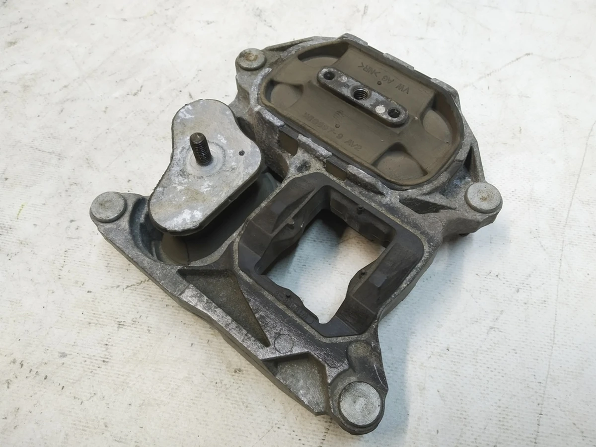 Bracket with silent block transmission support with damage Audi Q7 4M0399153L