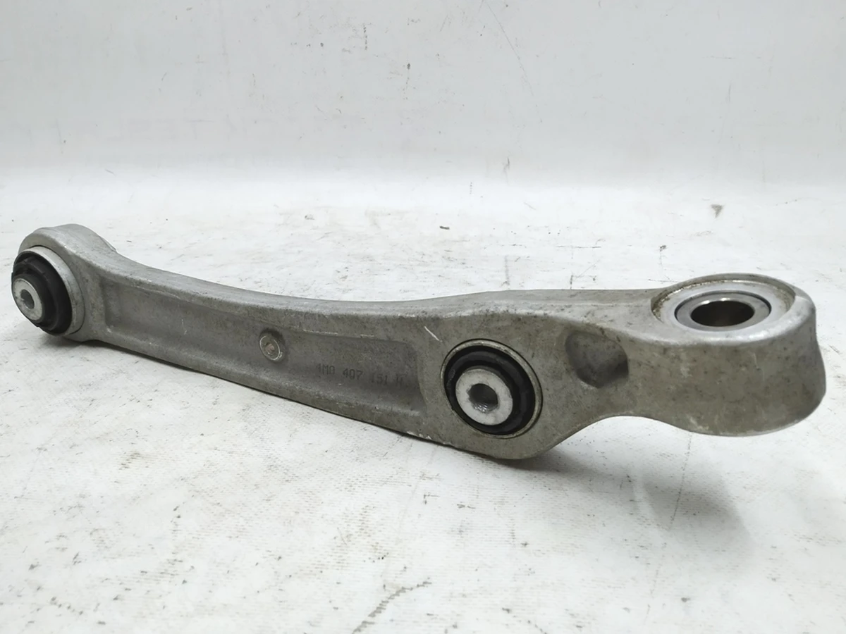 Важіль несучий лівий Audi E-tron 4M0407151H