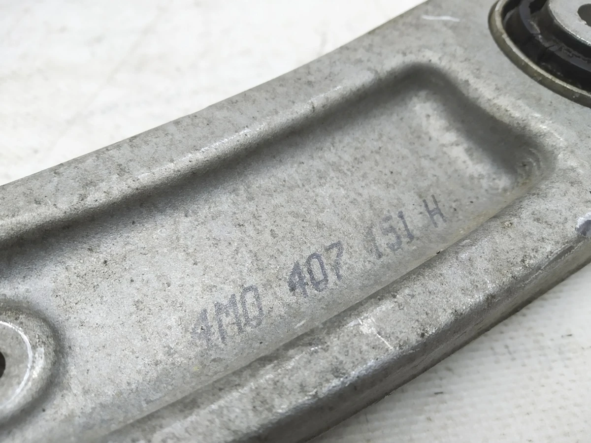 Важіль несучий лівий Audi E-tron 4M0407151H