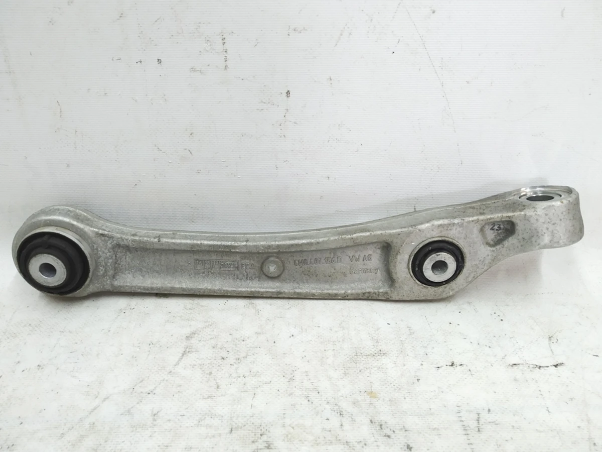 Важіль несучий правий із сайлентблоками Audi E-tron 4M0407152H