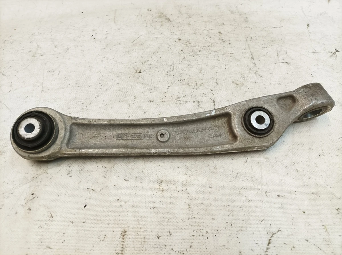 Right carrier arm with damaged silent blocks Audi Q7 4M0407152H