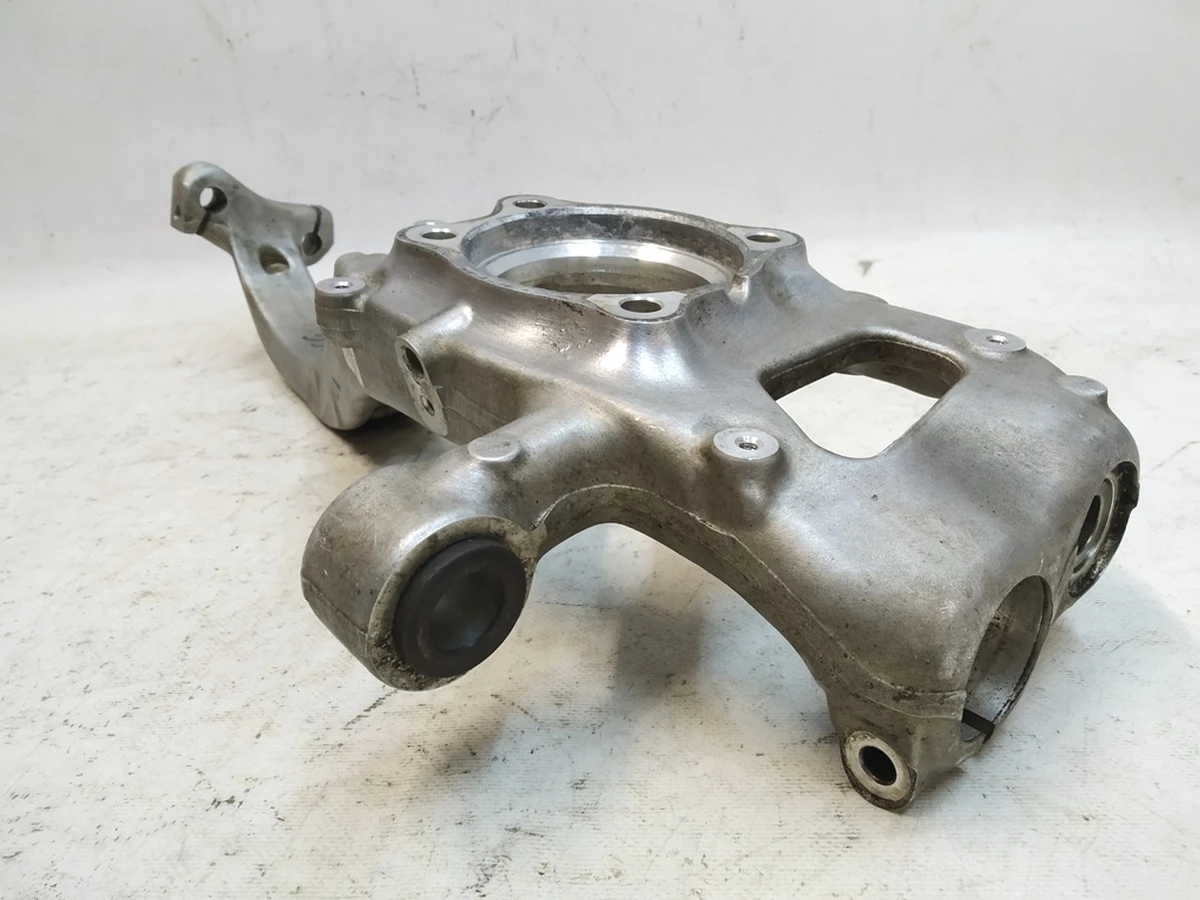 Кулак поворотний передній лівий Audi Q7 4M0407253J