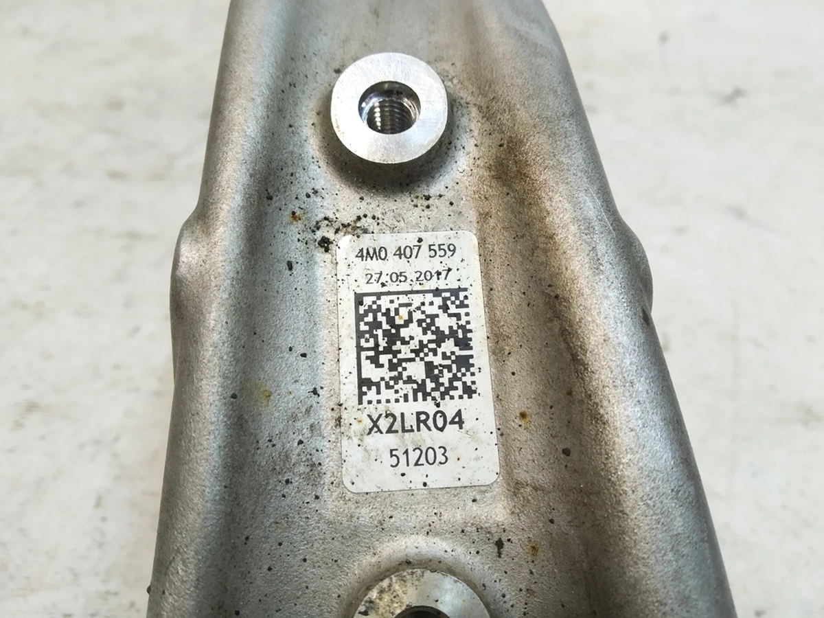 Кулак поворотний передній лівий Audi Q7 4M0407253J