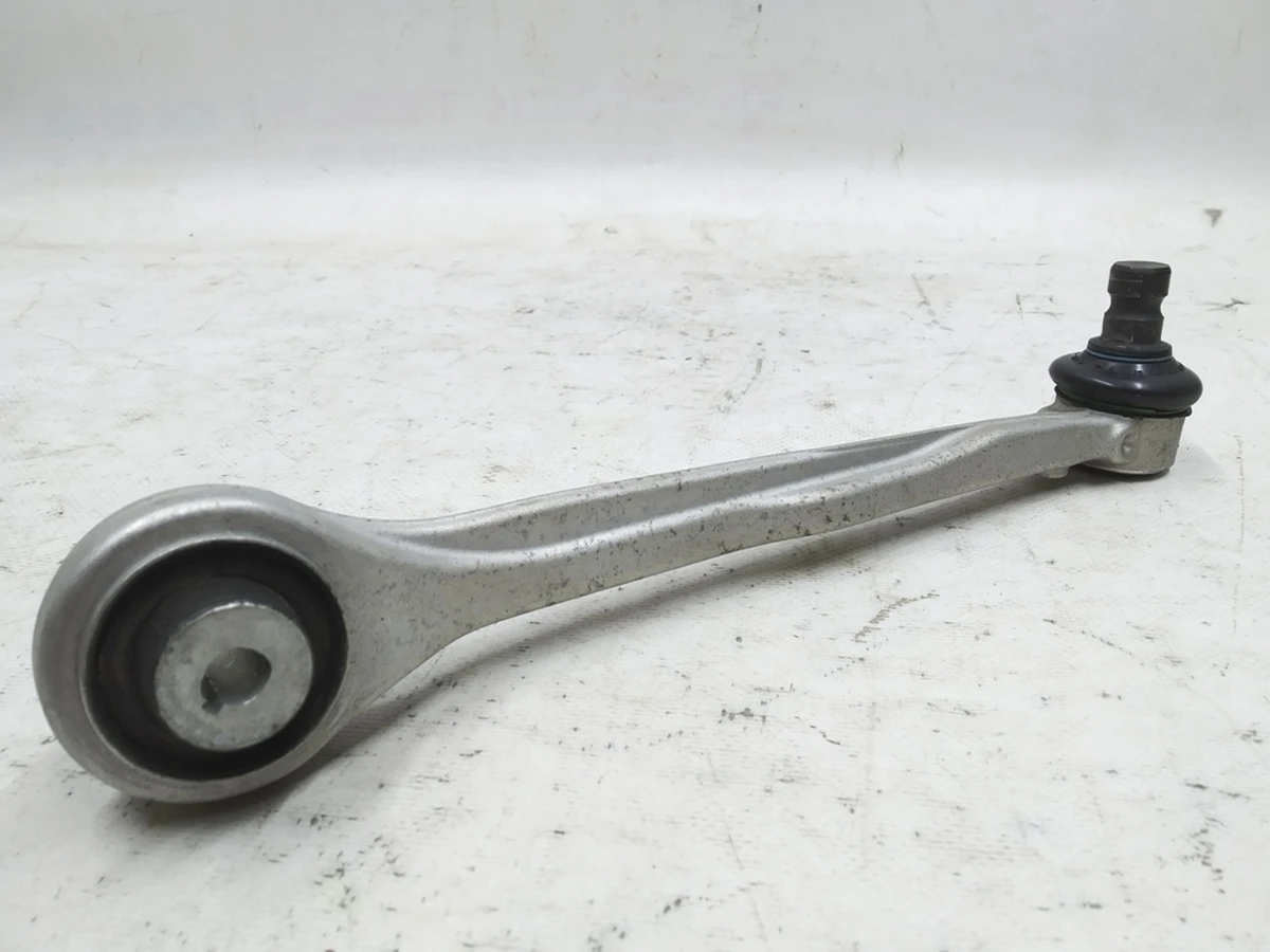 Важіль лівий передній верхній із сайлентблоком Audi E-tron 4M0407505C