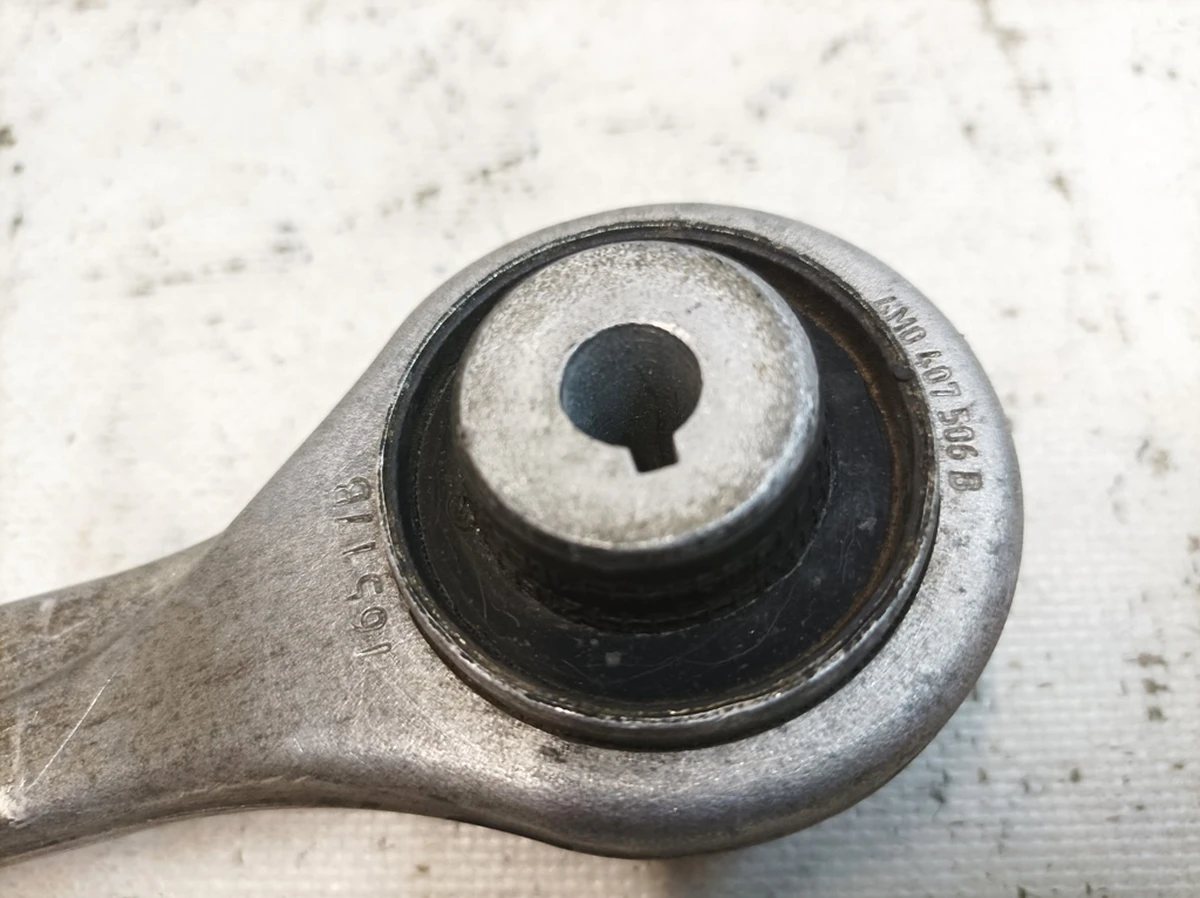 Front suspension arm right upper front with worn silent block Audi Q7 4M0407506B