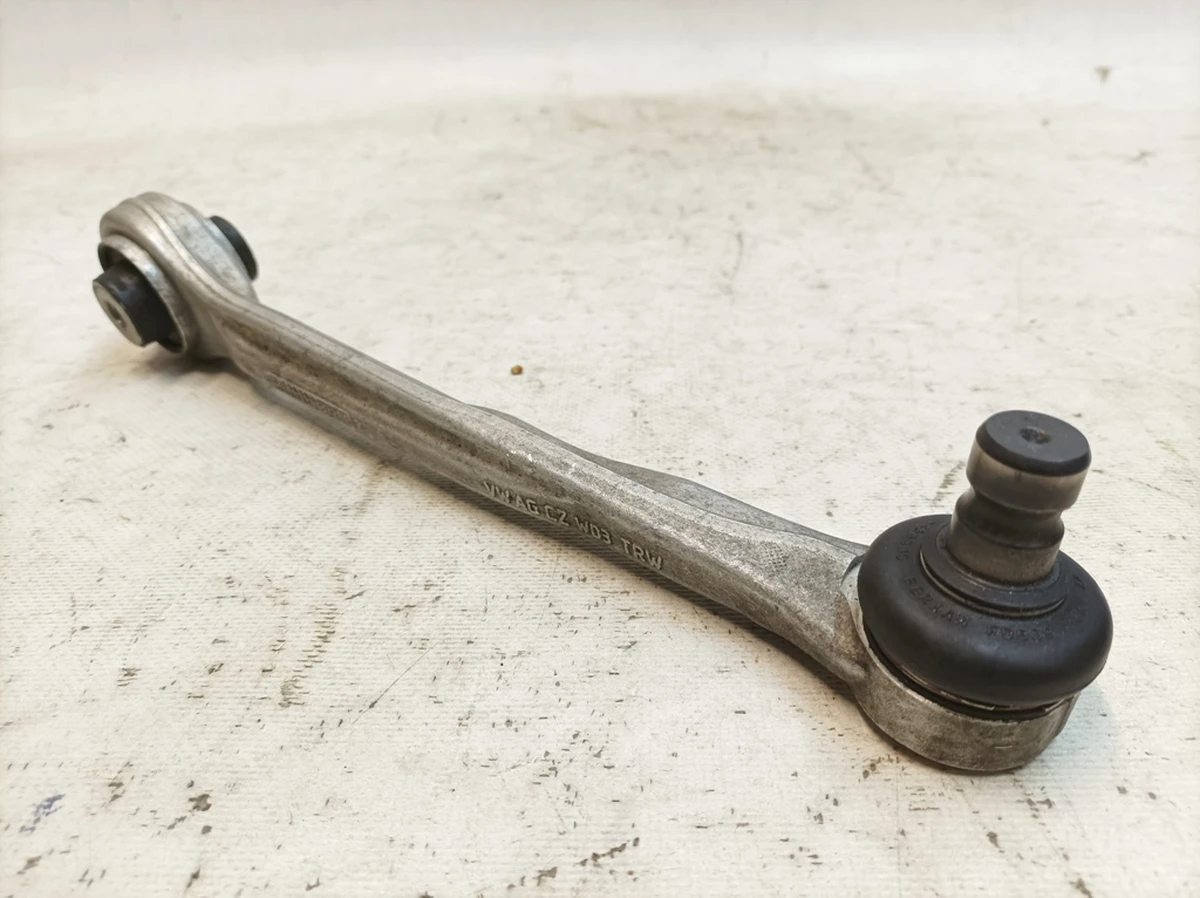 Front suspension arm right upper front with worn silent block Audi Q7 4M0407506B