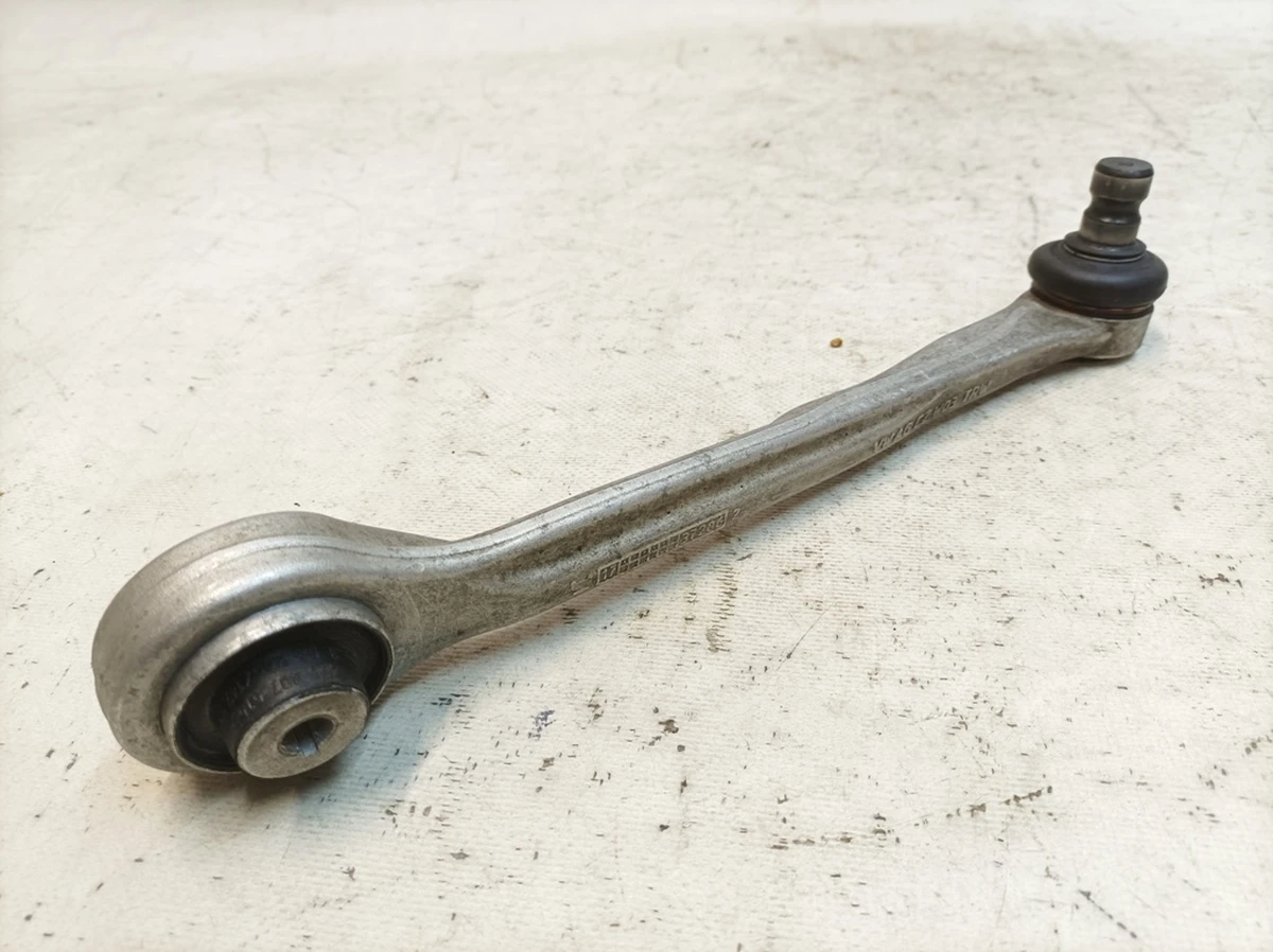 Front suspension arm right upper front with worn silent block Audi Q7 4M0407506B