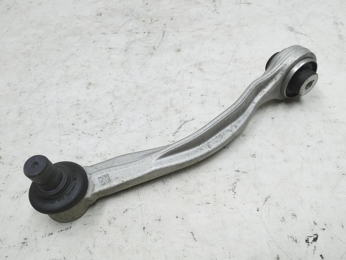 Важіль правий задній верхній із сайлентблоком Audi E-tron 4M0407510B