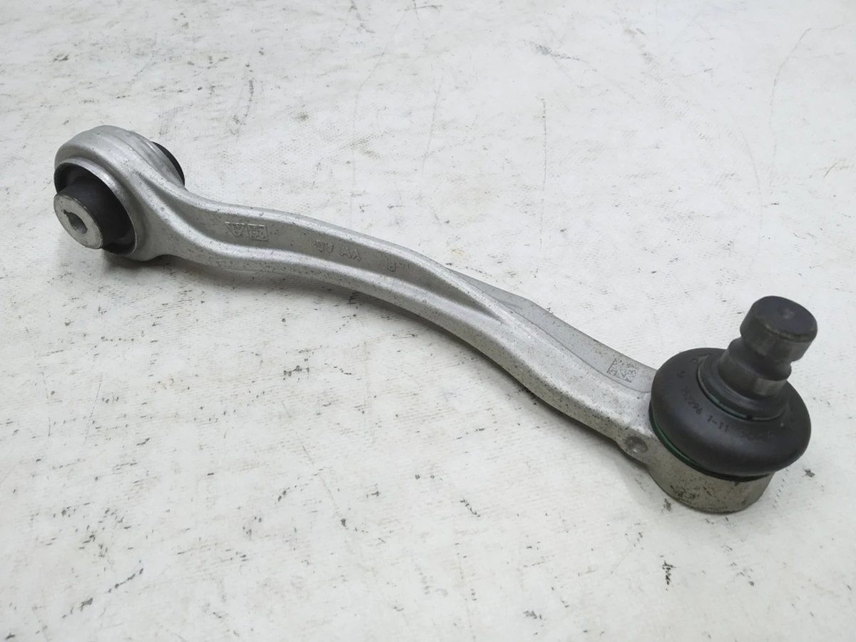 Важіль правий задній верхній із сайлентблоком Audi E-tron 4M0407510B