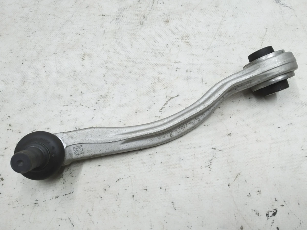 Важіль правий задній верхній із сайлентблоком Audi E-tron 4M0407510B