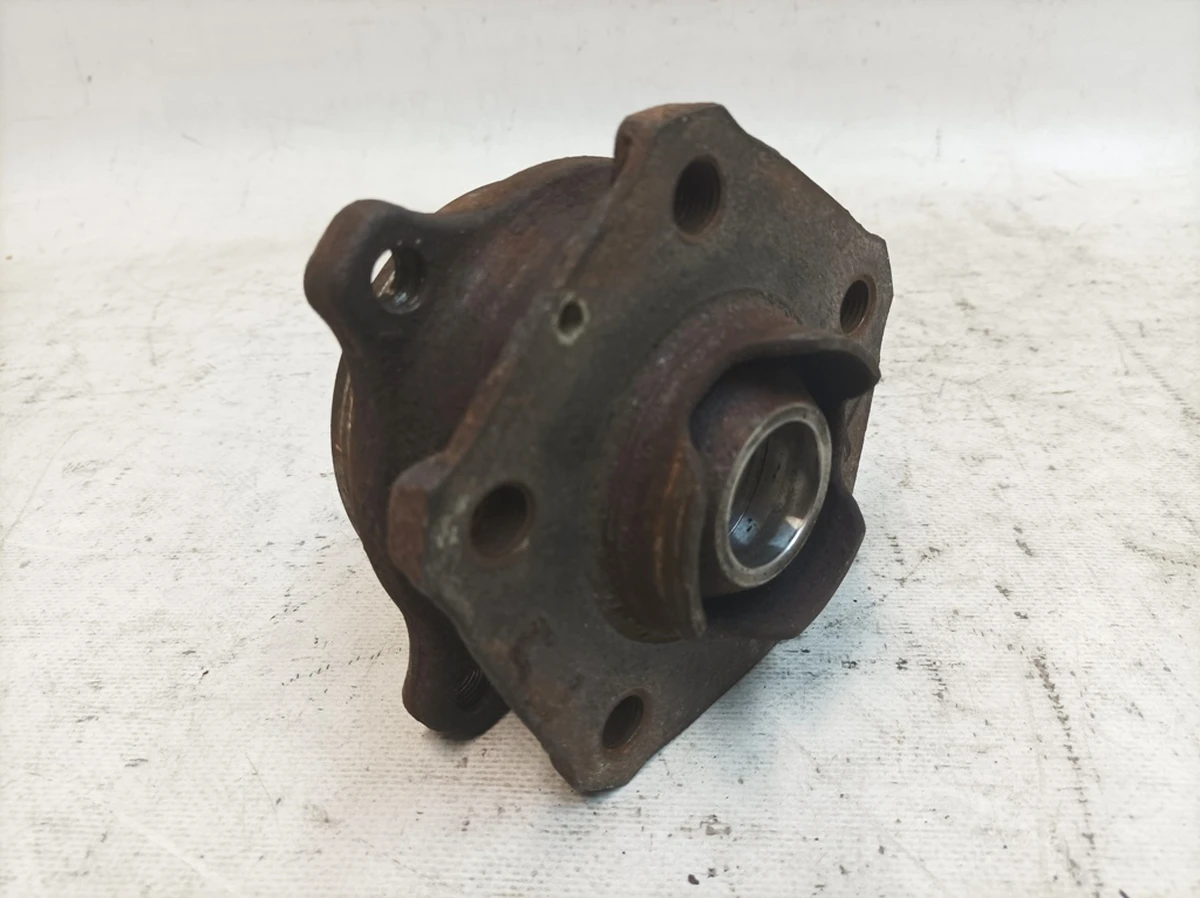 Ступиця задня з пошкодженим підшипником у зборі 29,33 (5KL) Audi Q7 4M0407607