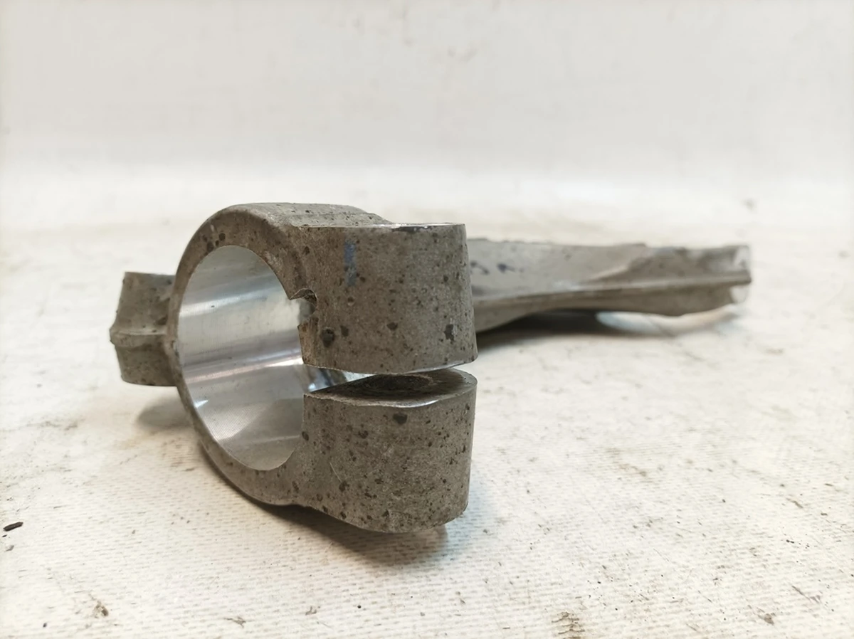 Вилка амортизатора права Audi Q7 4M0413038H