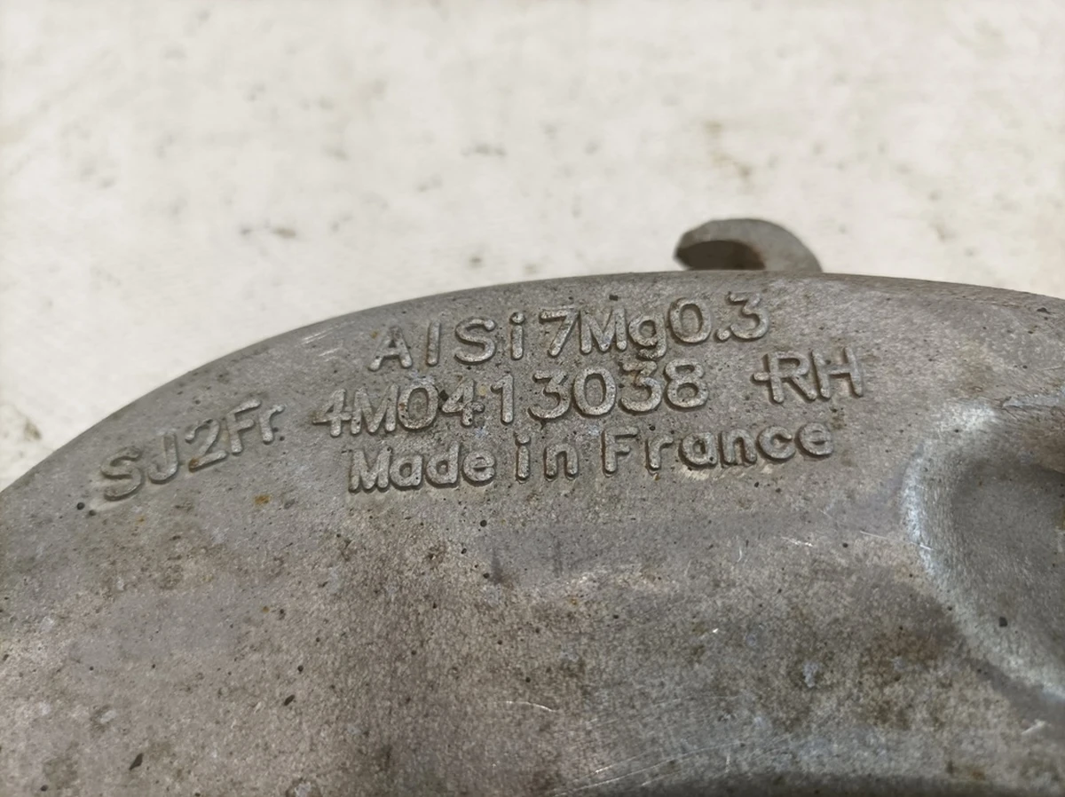 Вилка амортизатора права Audi Q7 4M0413038H