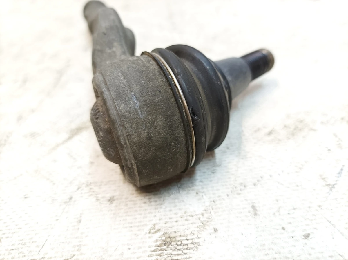 Tie rod end right with damaged boot Audi Q7 4M0423812D
