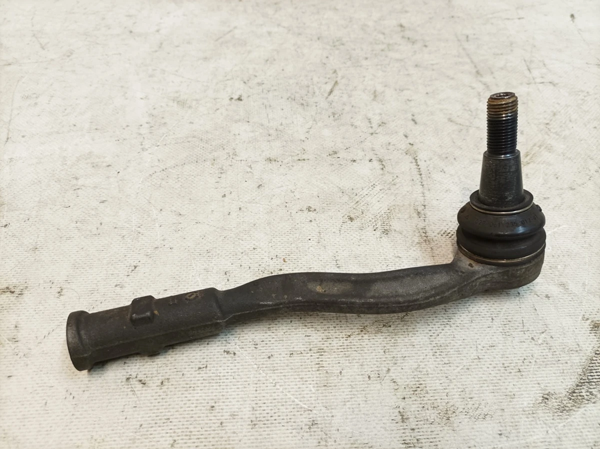 Tie rod end right with damaged boot Audi Q7 4M0423812D