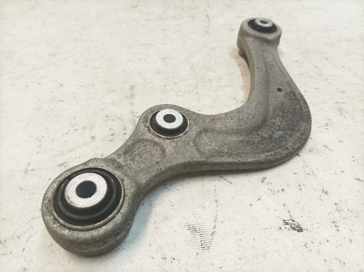 Front upper transverse arm with damaged silent blocks Audi Q7 4M0505323G