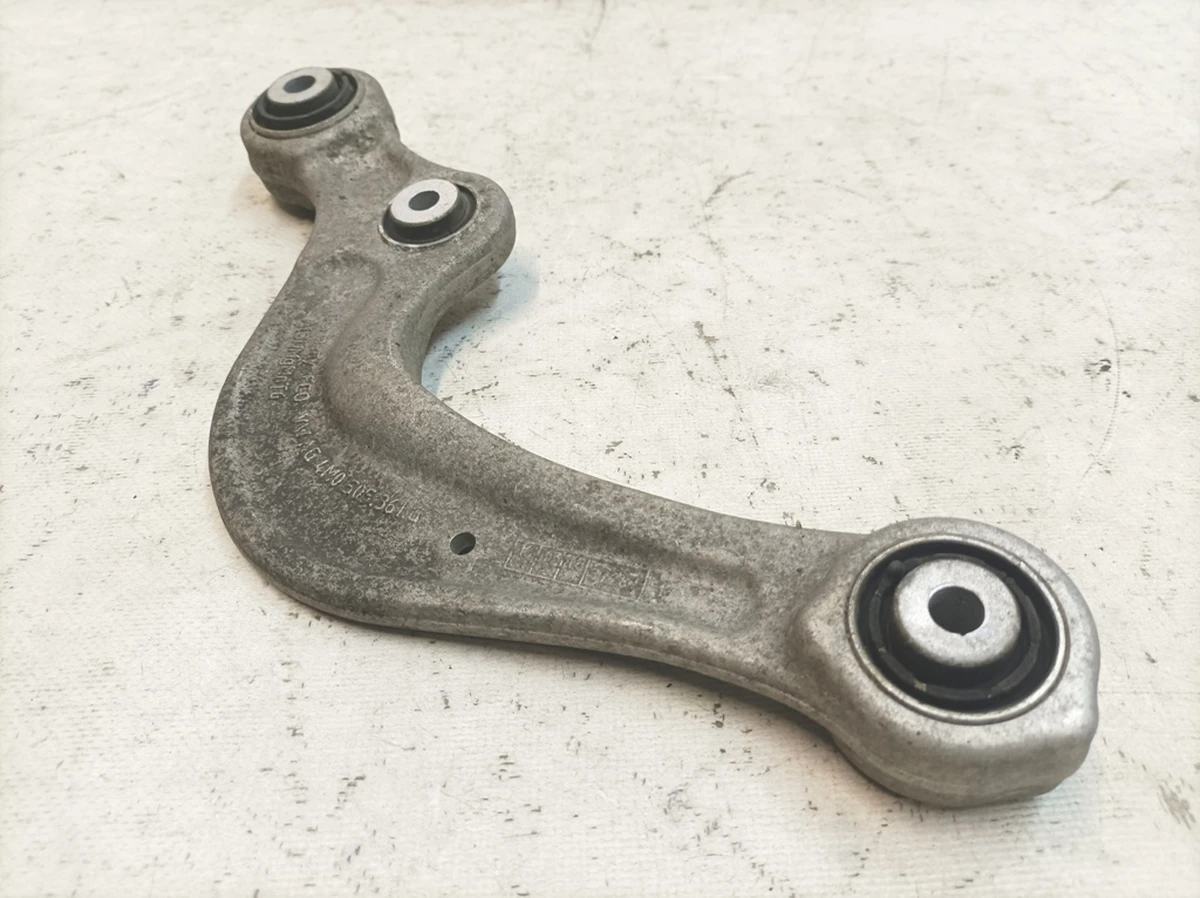 Front upper transverse arm with damaged silent blocks Audi Q7 4M0505323G