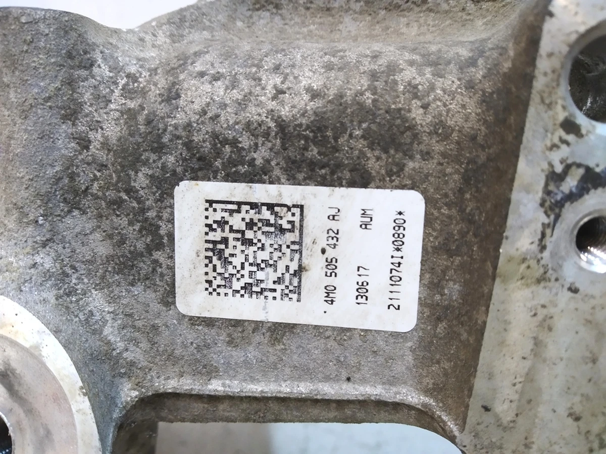 Knuckle steering rear right 107mm Audi Q7 4M0505432AJ