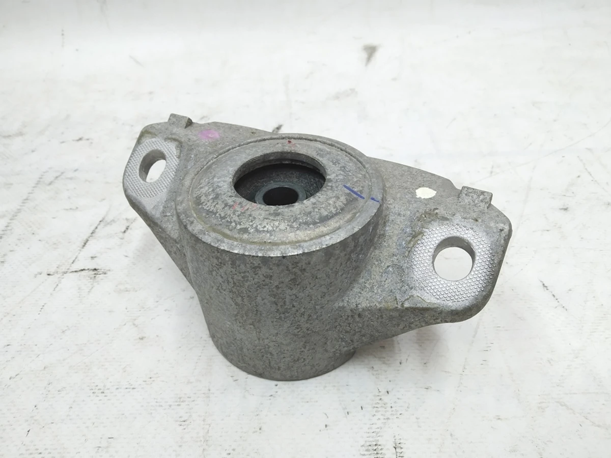 Опора амортизатора заднього ліва права Audi E-tron 4M0513353F