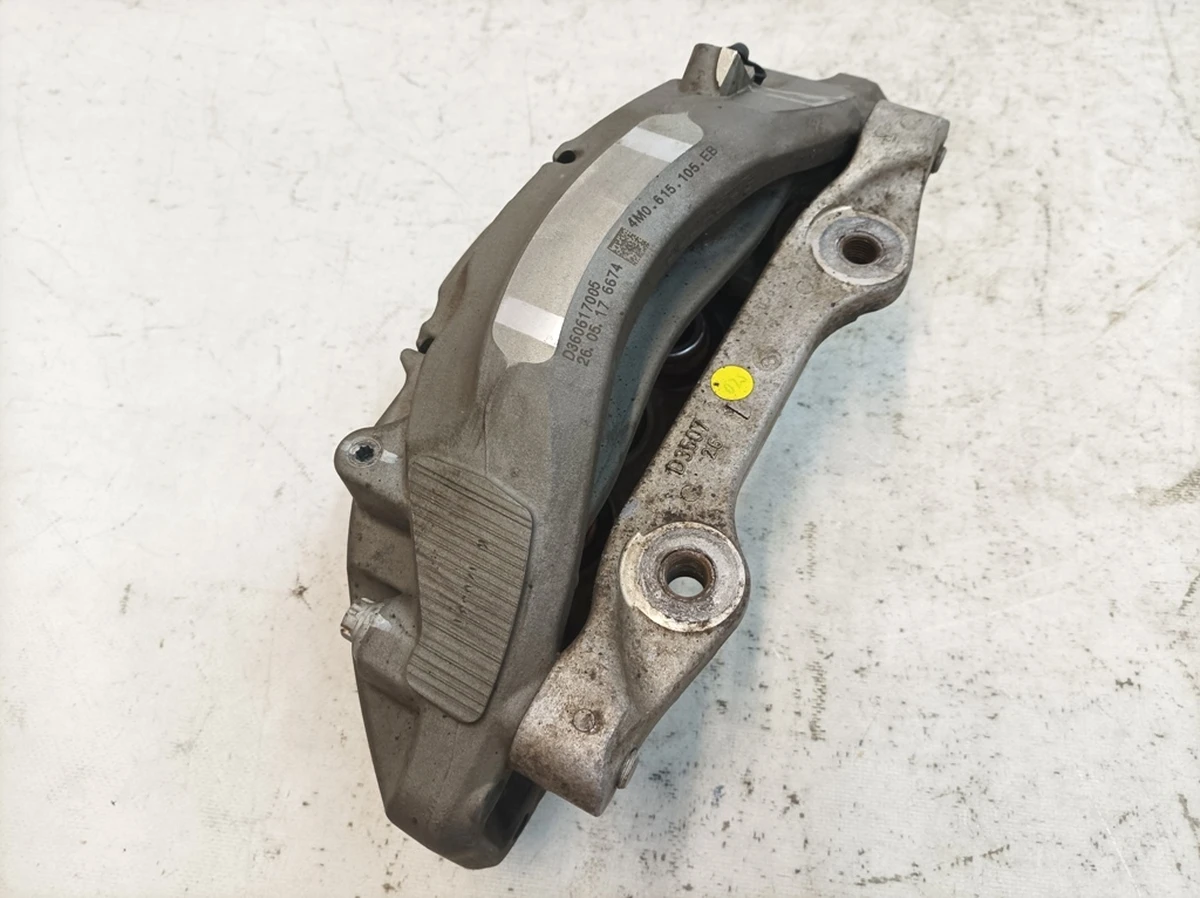 Супорт нерухомий передній лівий без гальмівних колодок Audi Q7 4M0615107H