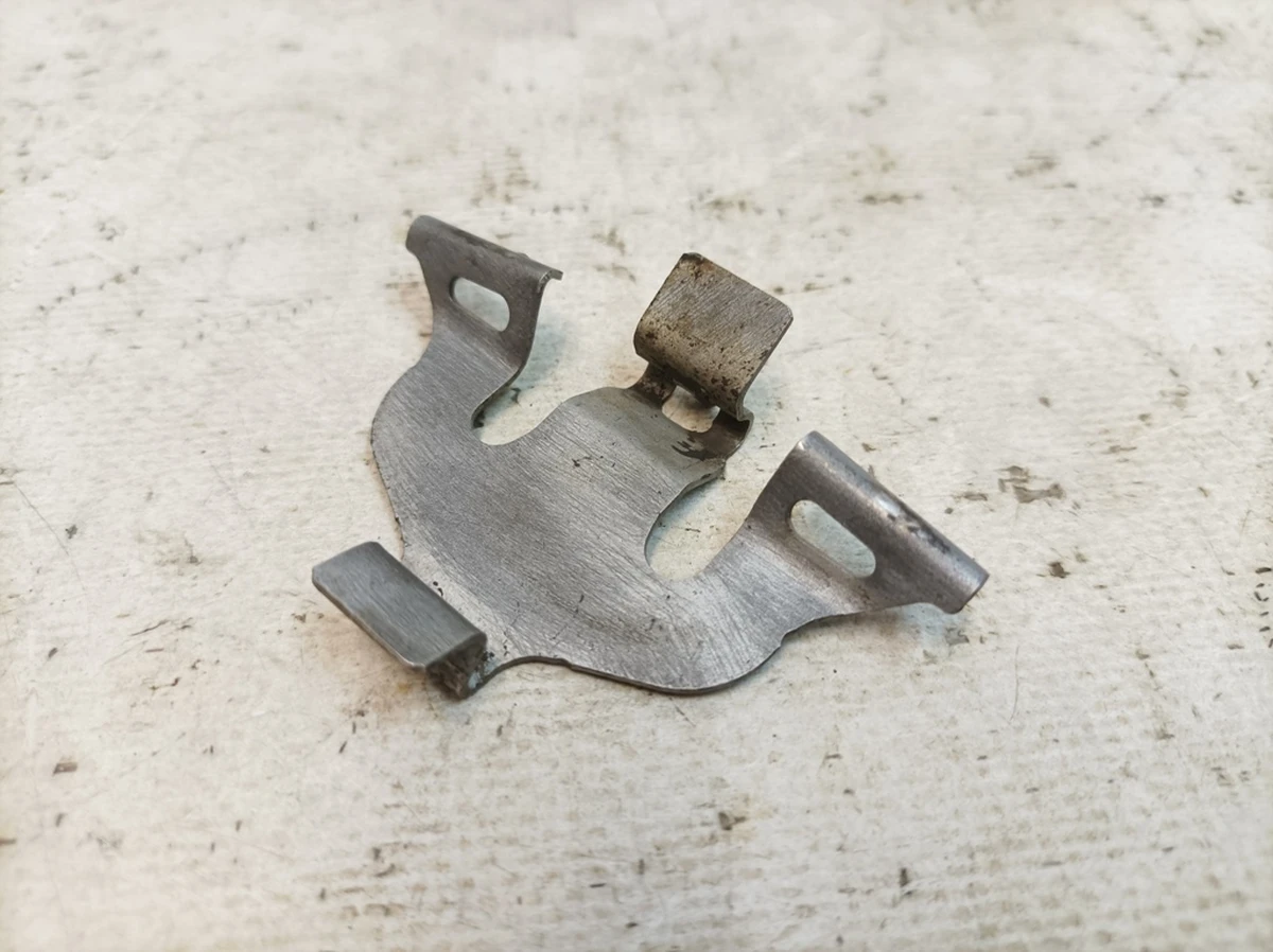 Пружина розпірна гальмівного супорта переднього Audi Q7 4M0615269B