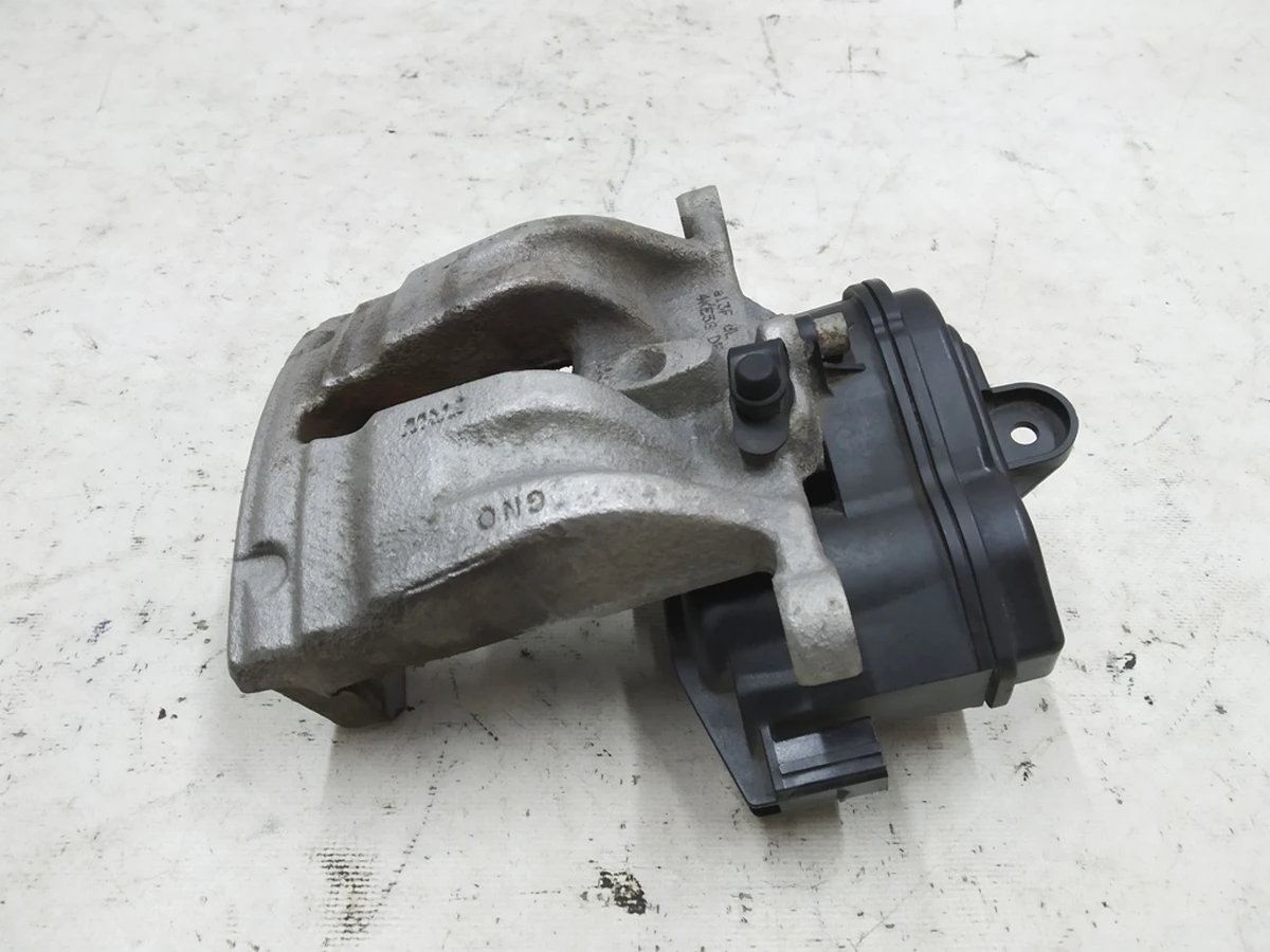 Супорт гальмівний задній лівий з виконуючим електродвигуном без колодок Audi E-tron 4M0615403A