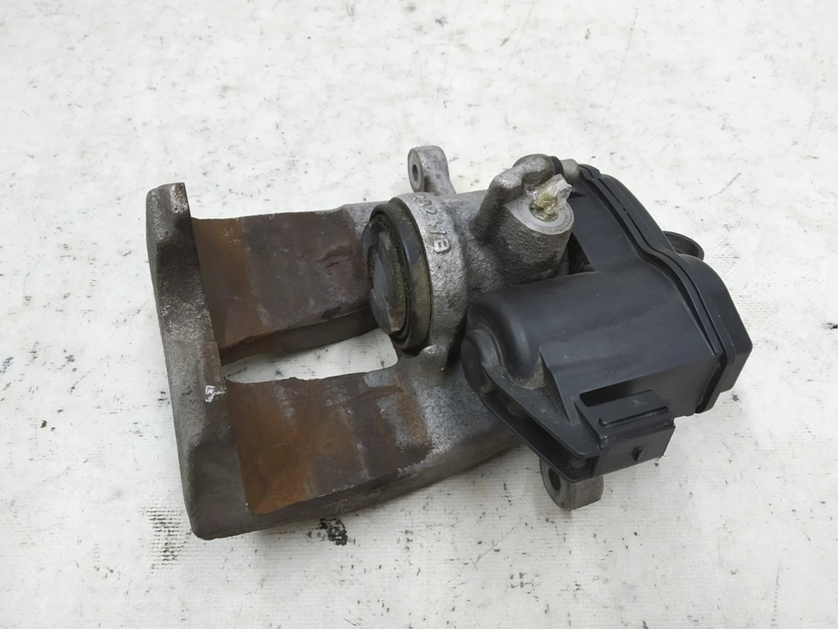 Супорт гальмівний задній правий з електродвигуном, що виконує, без колодок Audi E-tron 4M0615404A