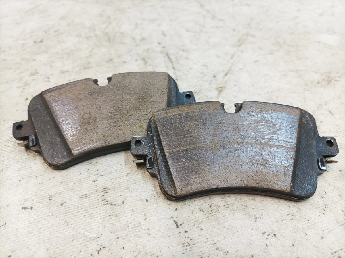 Колодки задні гальмові 5-6mm комплект 2 штуки 4M0415-416AD Audi Q7 4M0698451BM