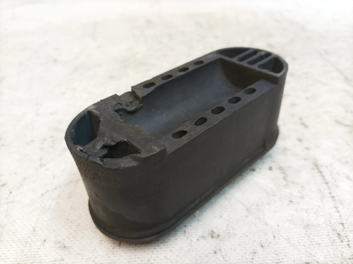 Rear jack socket with damage Audi Q7 4M0802847A