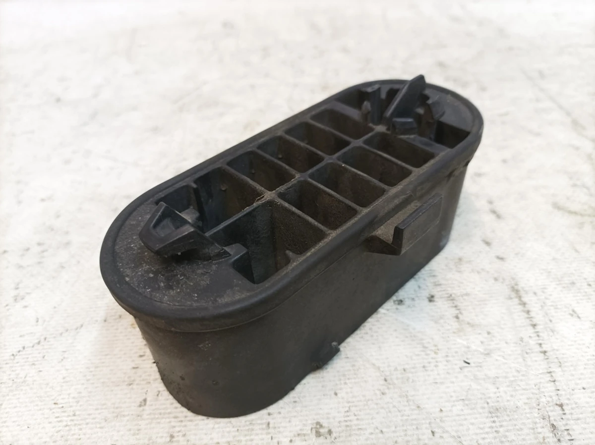 Rear jack socket with damage Audi Q7 4M0802847A