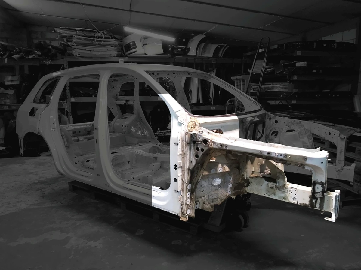 Кузов отрезная часть чашка амортизаторной стойки лонжерон и стойка А (четверть передняя правая) Audi Q7 4M0805152