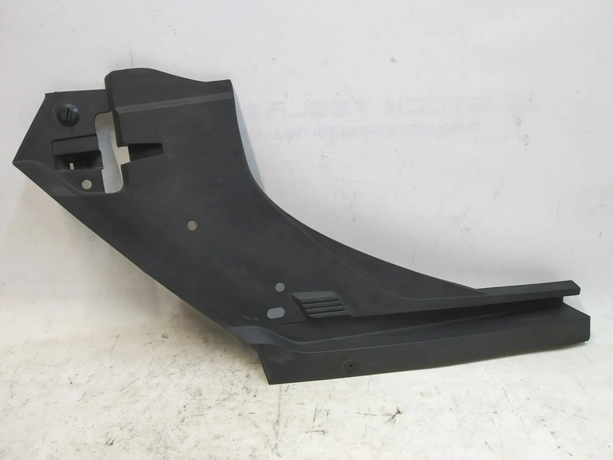 Engine compartment headlight trim left Audi Q7 4M0805285A