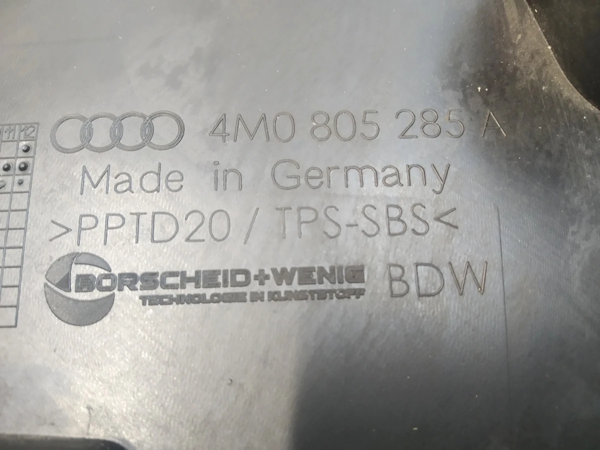 Engine compartment headlight trim left Audi Q7 4M0805285A