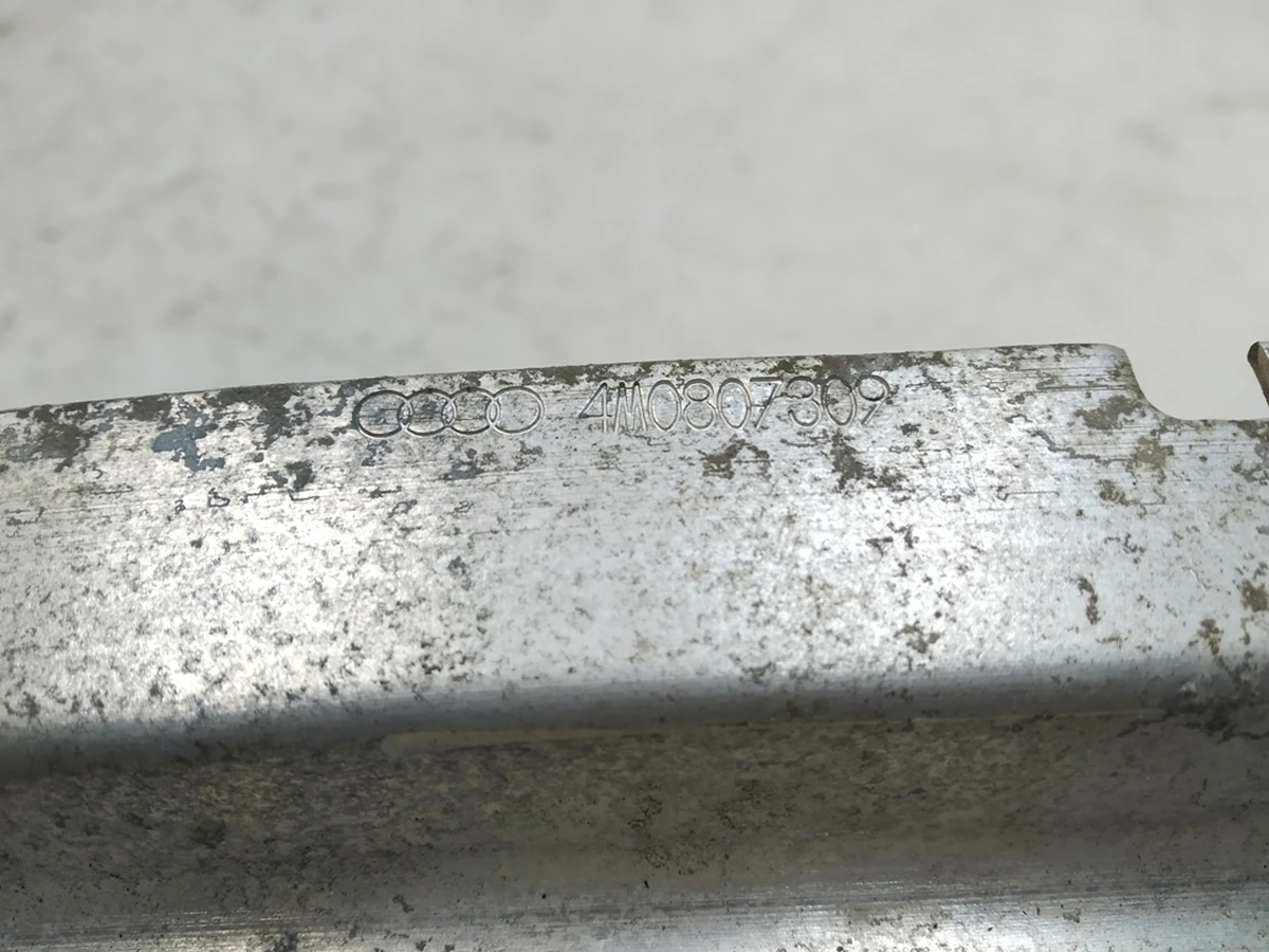 Підсилювач бампера заднього із пошкодженням Audi Q7 4M0807309