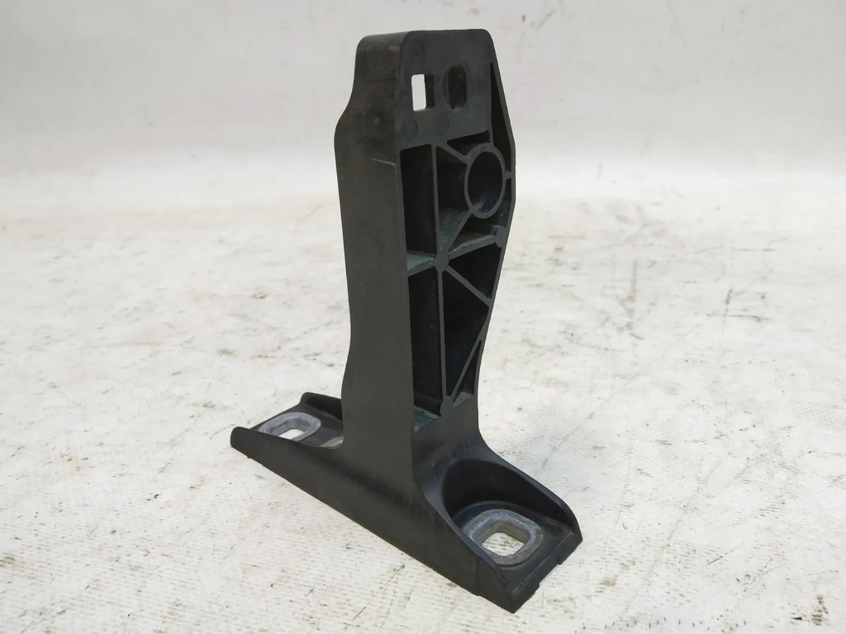 Опора панелі кріплення радіатора ліва Audi Q7 4M0807333