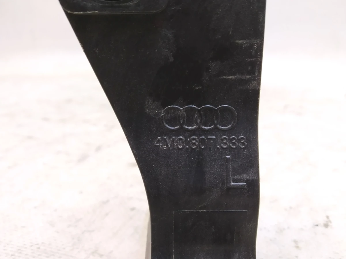 Опора панелі кріплення радіатора ліва Audi Q7 4M0807333