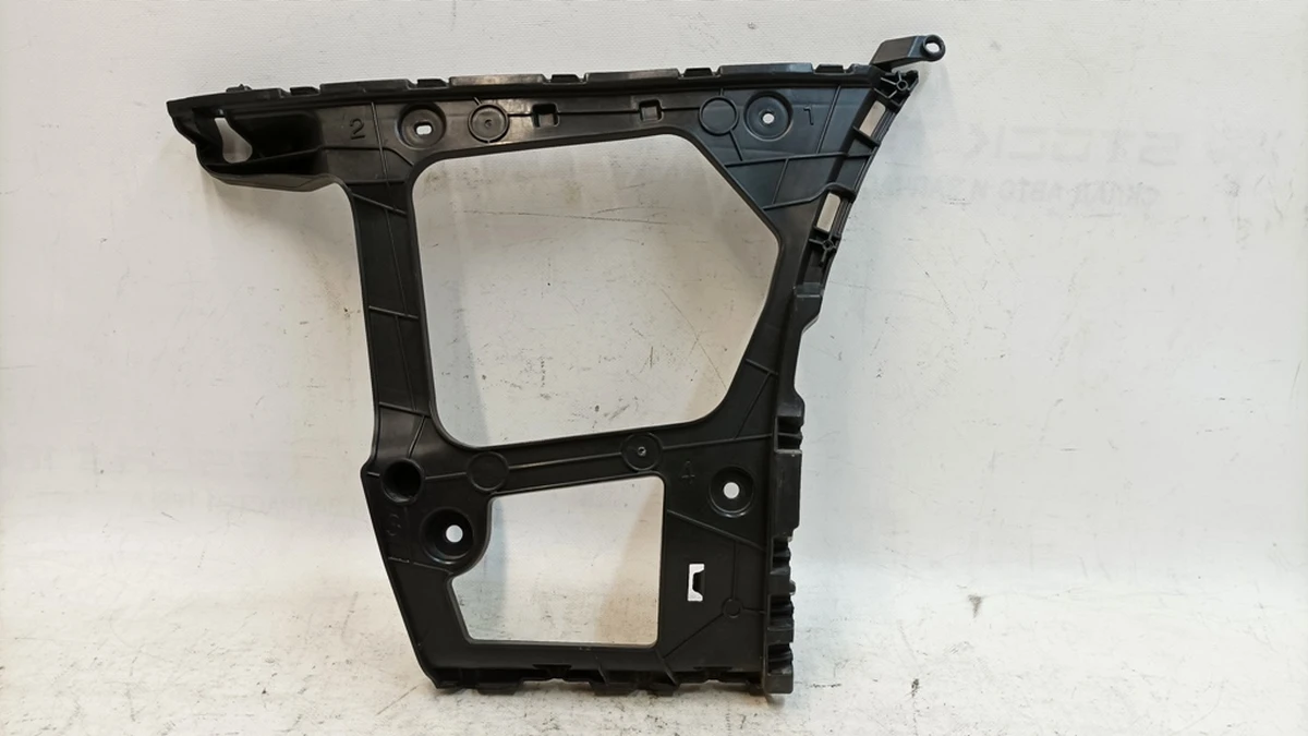 Направляюча кронштейн бампера заднього права Audi Q7 4M0807454A