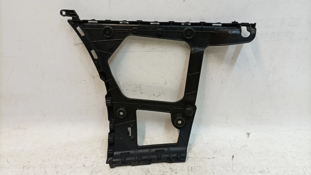 Направляюча кронштейн бампера заднього права Audi Q7 4M0807454A