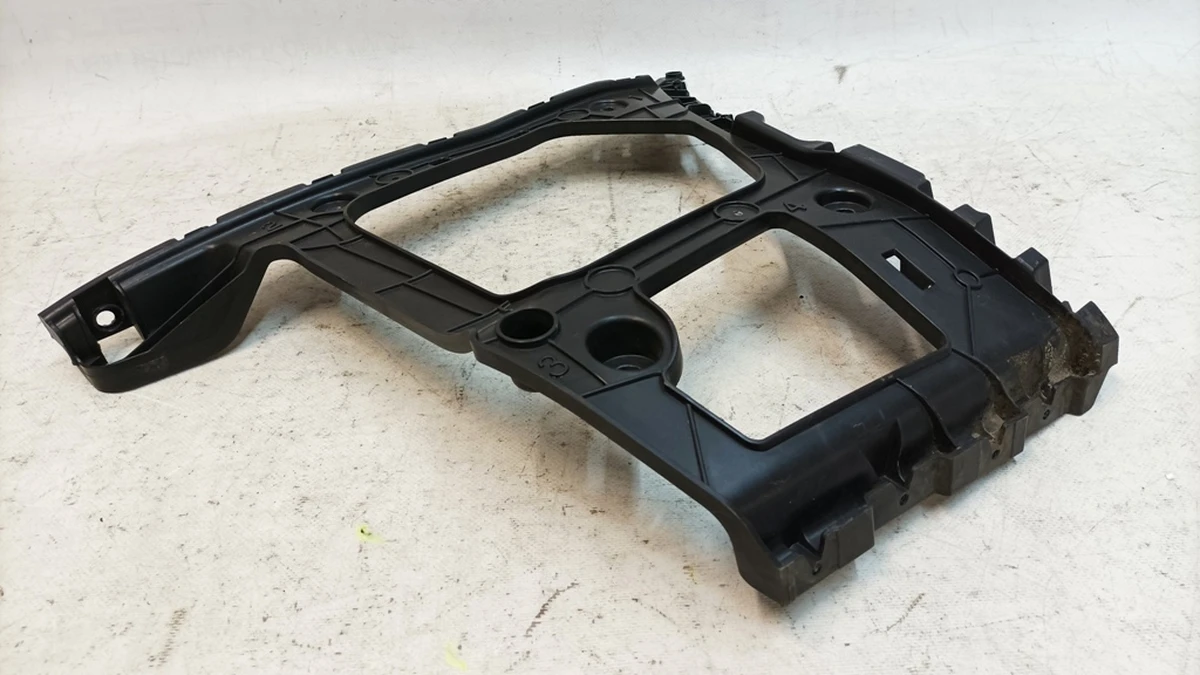 Направляюча кронштейн бампера заднього права Audi Q7 4M0807454A