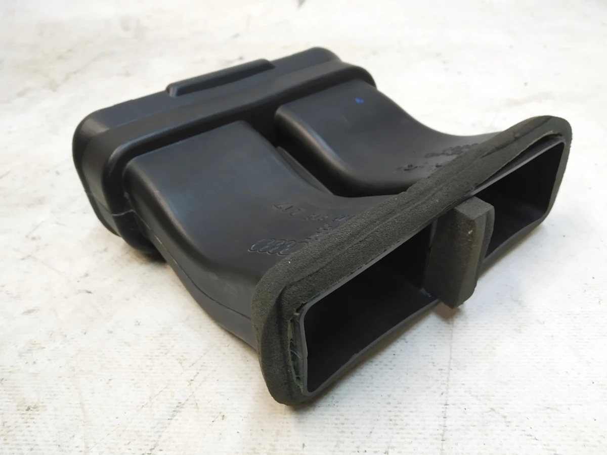 Воздуховод центральной консоли задний Audi Q7 4M0815217